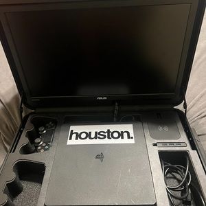 POGA Gaming Case /w PS4 system 2 controllers